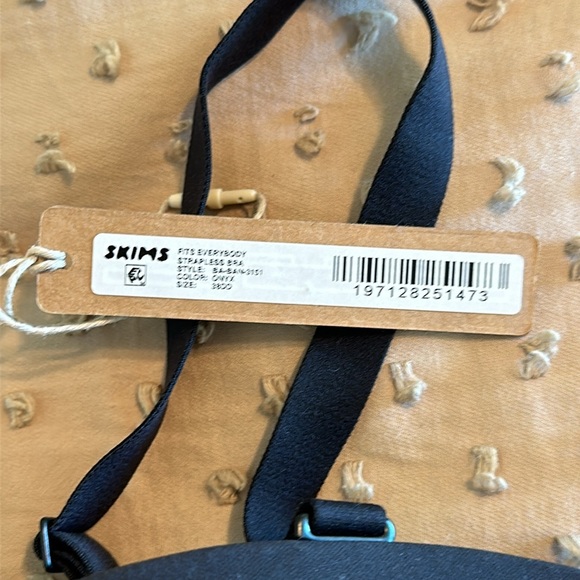 Skims NWT Fits Everybody Strapless Bra in Onyx 38DD - Picture 5 of 8